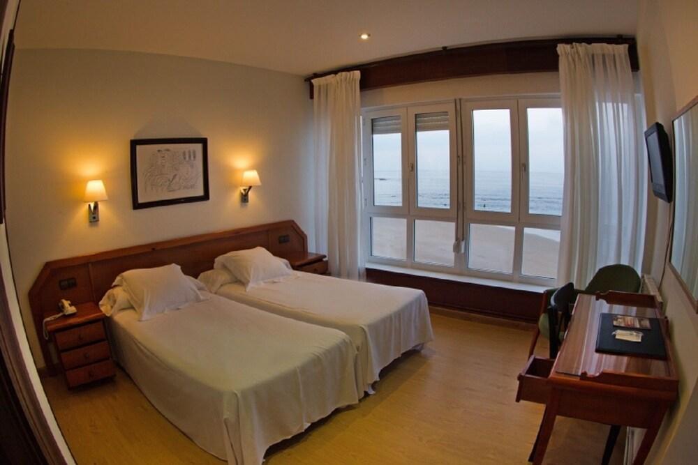 Hotel Josein Comillas Luaran gambar