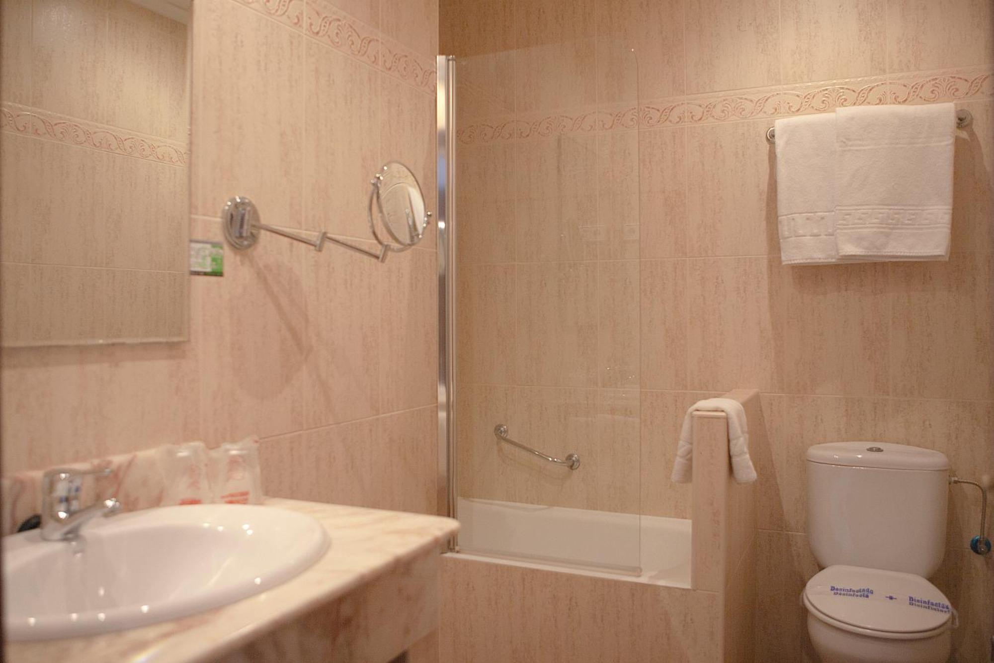 Hotel Josein Comillas Luaran gambar